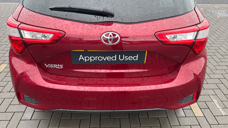 Toyota Yaris 1.5 VVT-i Blue Bi-tone 5dr Petrol Hatchback